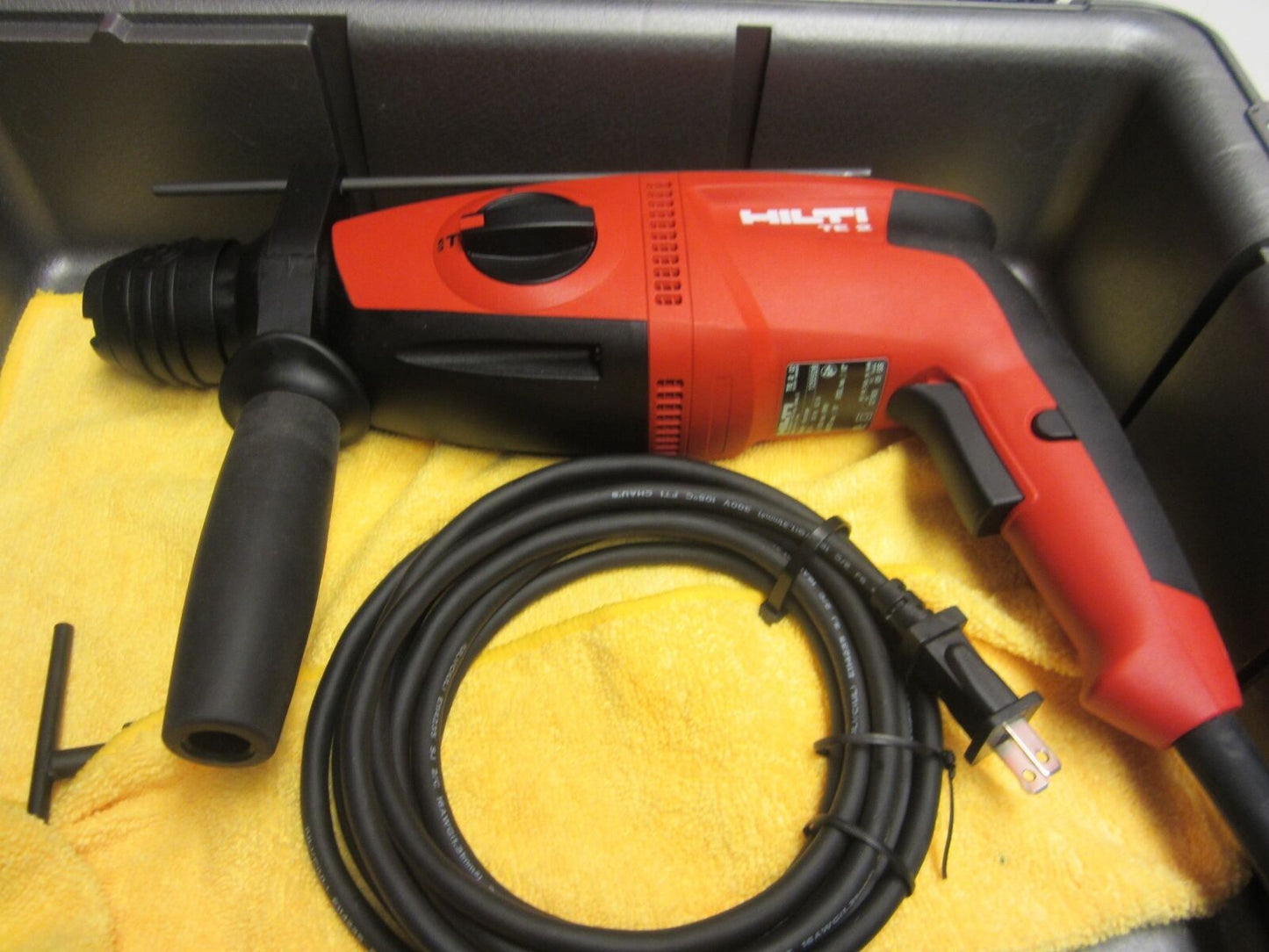 HILTI TE 2  ,SDS PLUS ADAPTOR &  BIT SET , BRAND NEW, ORIGINAL