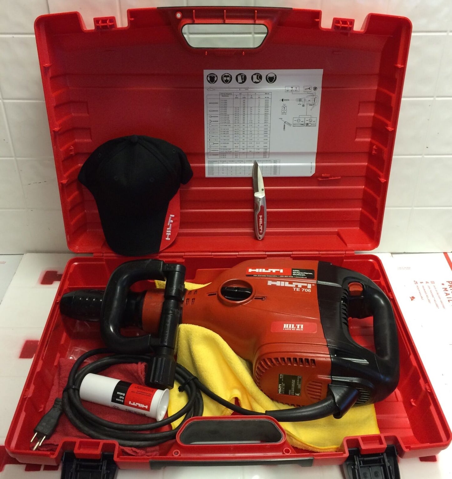 HILTI TE 706 DEMOLITION HAMMER BREAKER, FREE HILTI HAT & KNIFE