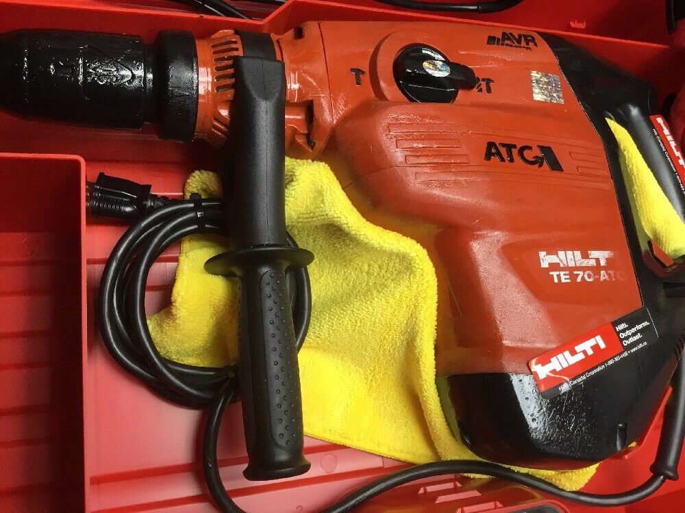 HILTI TE 70 ATC AVR, PREOWNED, FREE GRINDER, BITS, CHISELS, EXTRAS