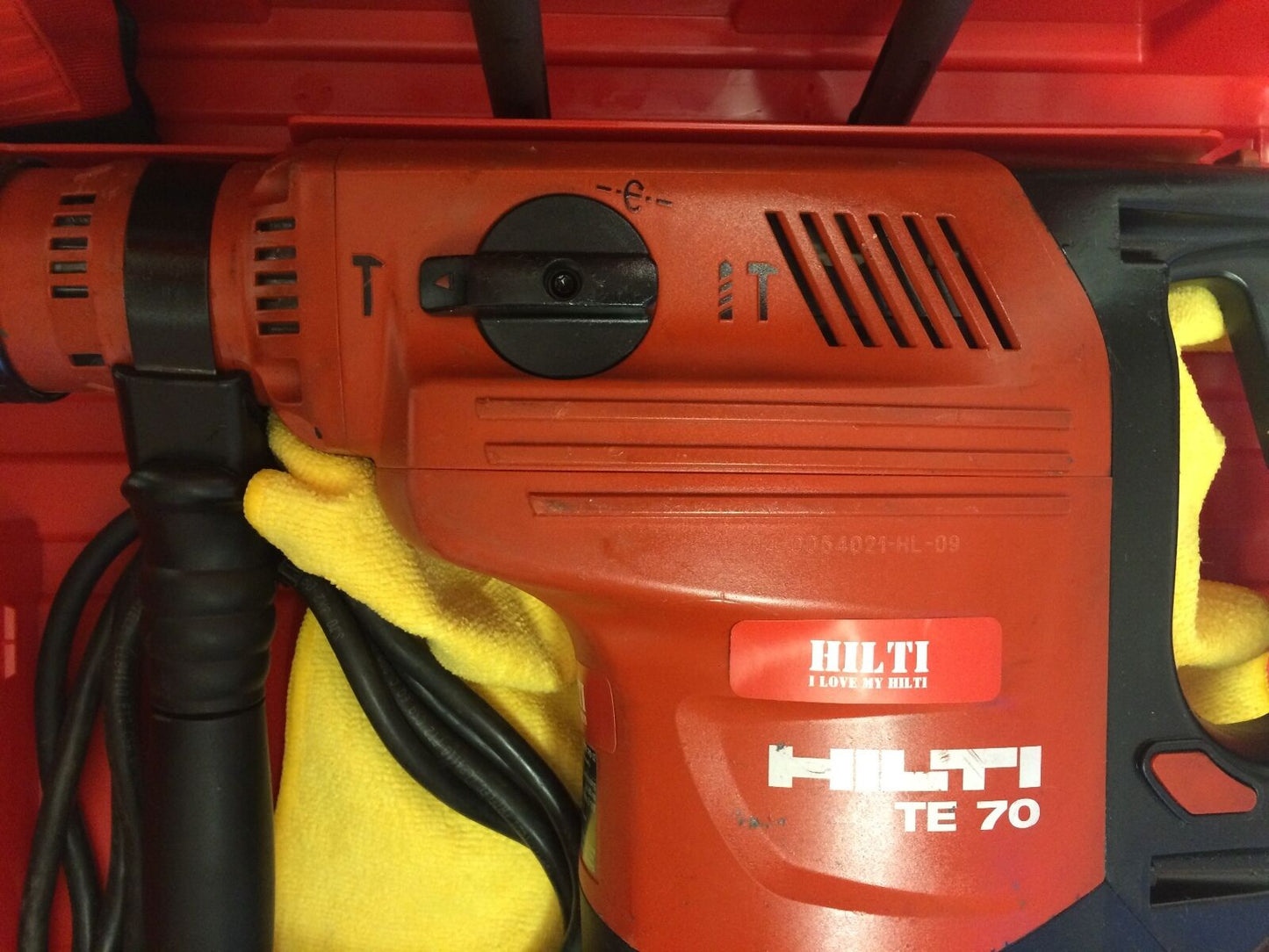 HILTI TE 70, GREAT CONDITION, FREE TABLET, CHISELS, A LOT OF EXTRAS