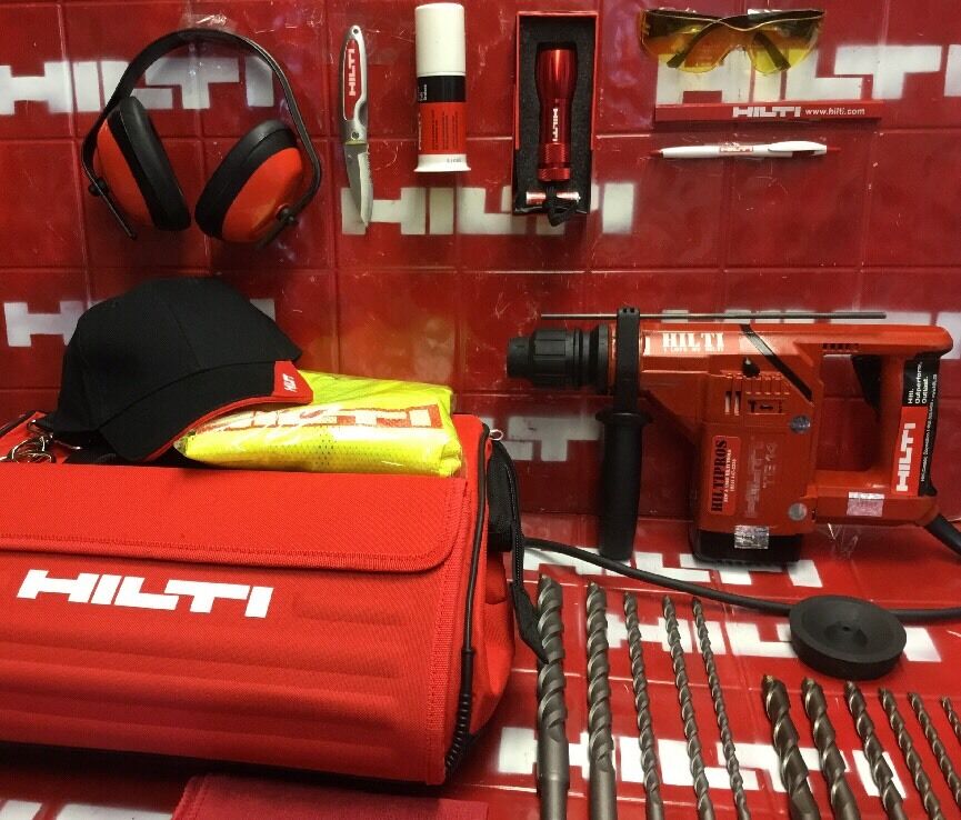 HILTI TE 14 HAMMER DRILL, NICE BAG , LOAD BITS , KNIFE