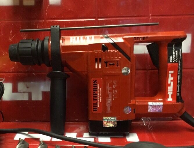 HILTI TE 14 HAMMER DRILL, NICE BAG , LOAD BITS , KNIFE