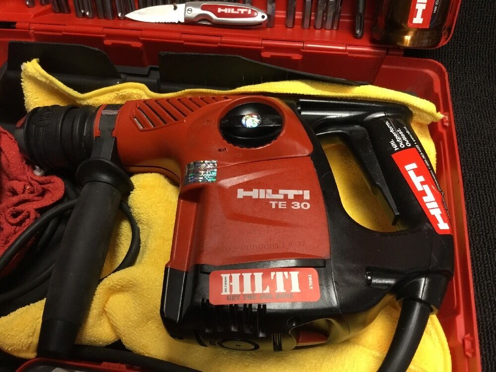 HILTI TE 30, PREOWNED, FREE THERMO BOTTLE, DRILL BITS, EXTRAS