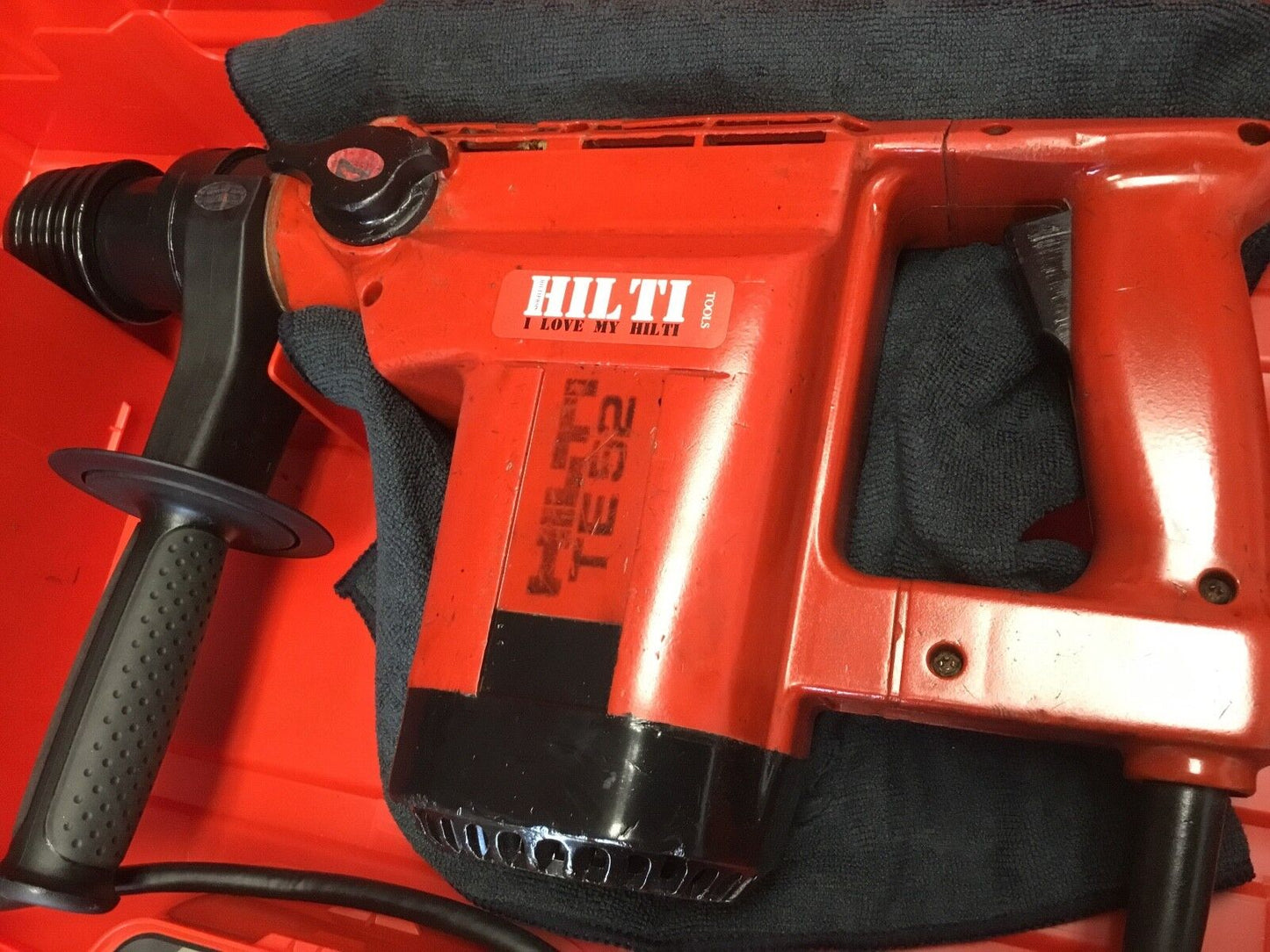 HILTI TE 52 HAMMER DRILL, PREOWNED, FREE CHISELS, BITS, EXTRAS, FAST SHIP