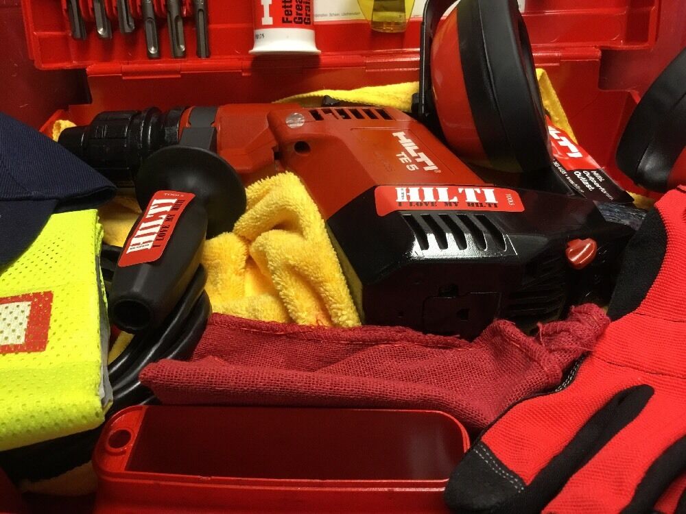 HILTI TE 5 HAMMER DRILL, FREE DRILL BITS AND EXTRAS