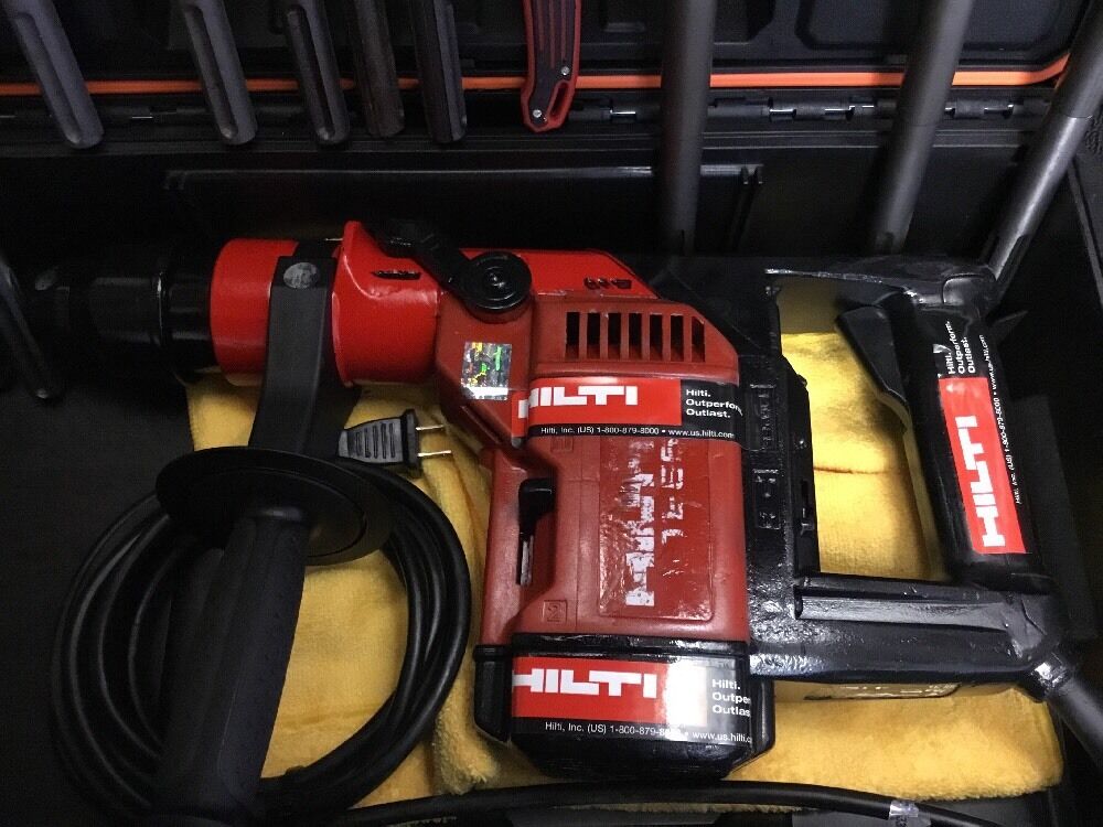 HILTI TE 55 HAMMER DRILL, PREOWNED, FREE GRINDER, A LOT OF EXTRA, FAST SHIP