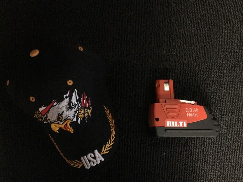 HILTI 12V BATTERY SFB 126 3.0AH, LIKENEW, FREE HAT,