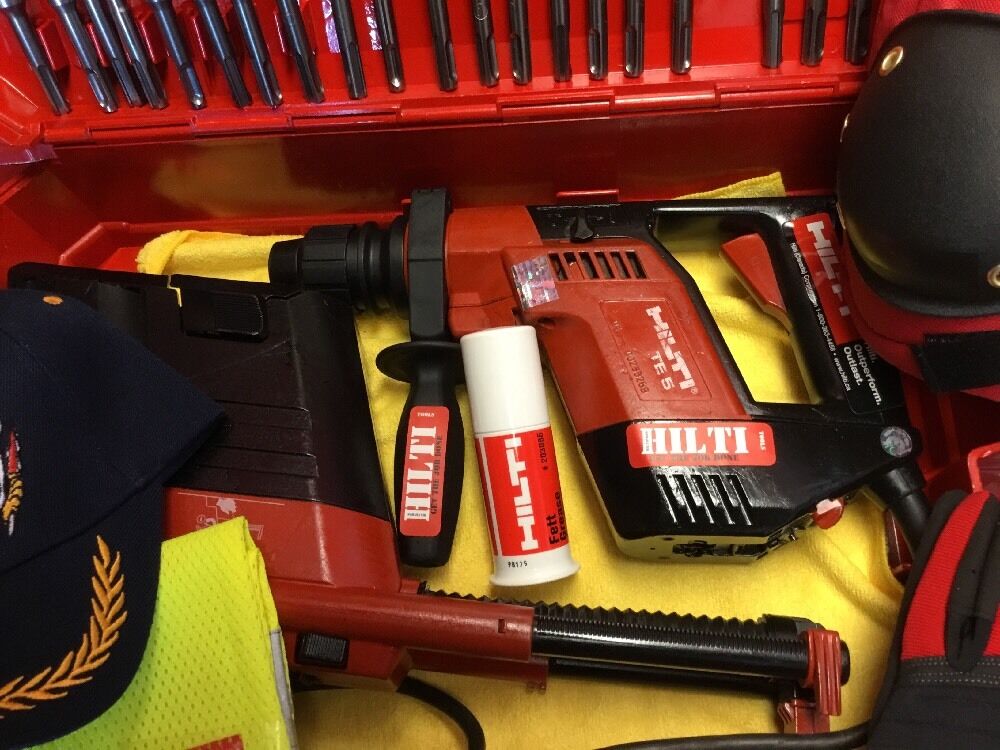 HILTI TE 5 HAMMER DRILL, W/ TE 5 DRS DUST, STRONG, FREE EXTRAS