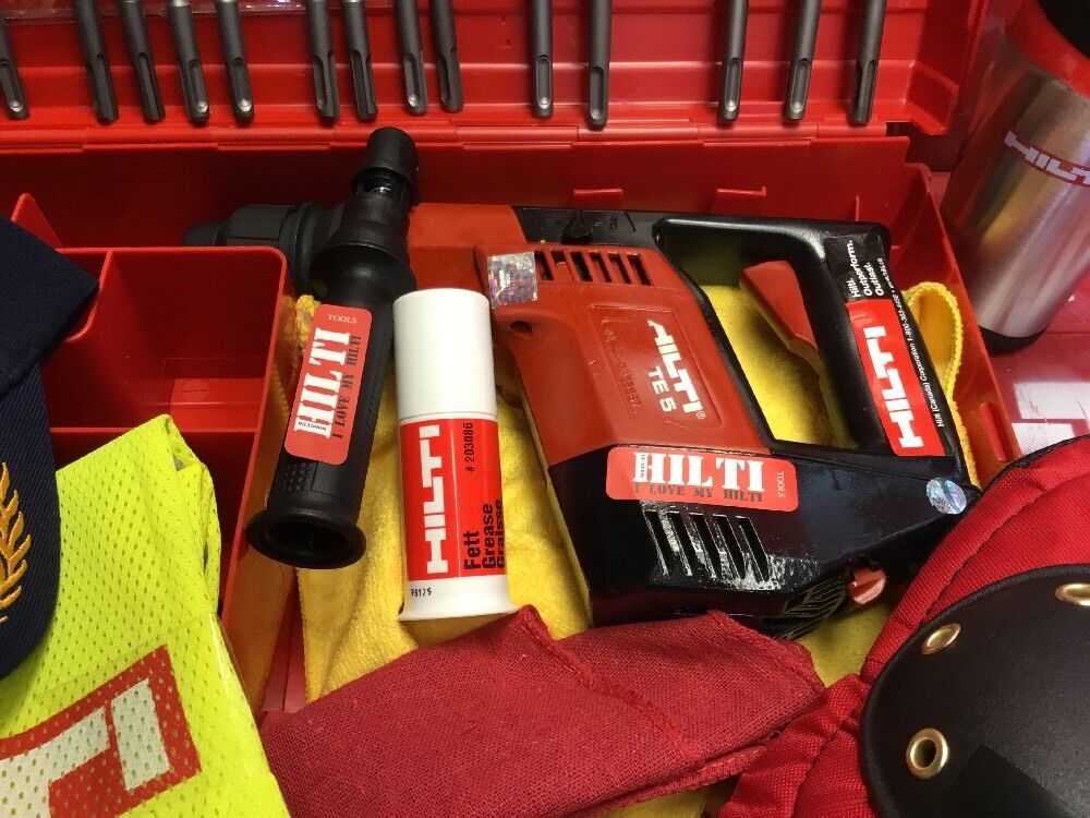 HILTI TE 5 HAMMER DRILL, FREE HILTI COFFE MUG, LOADED BITS