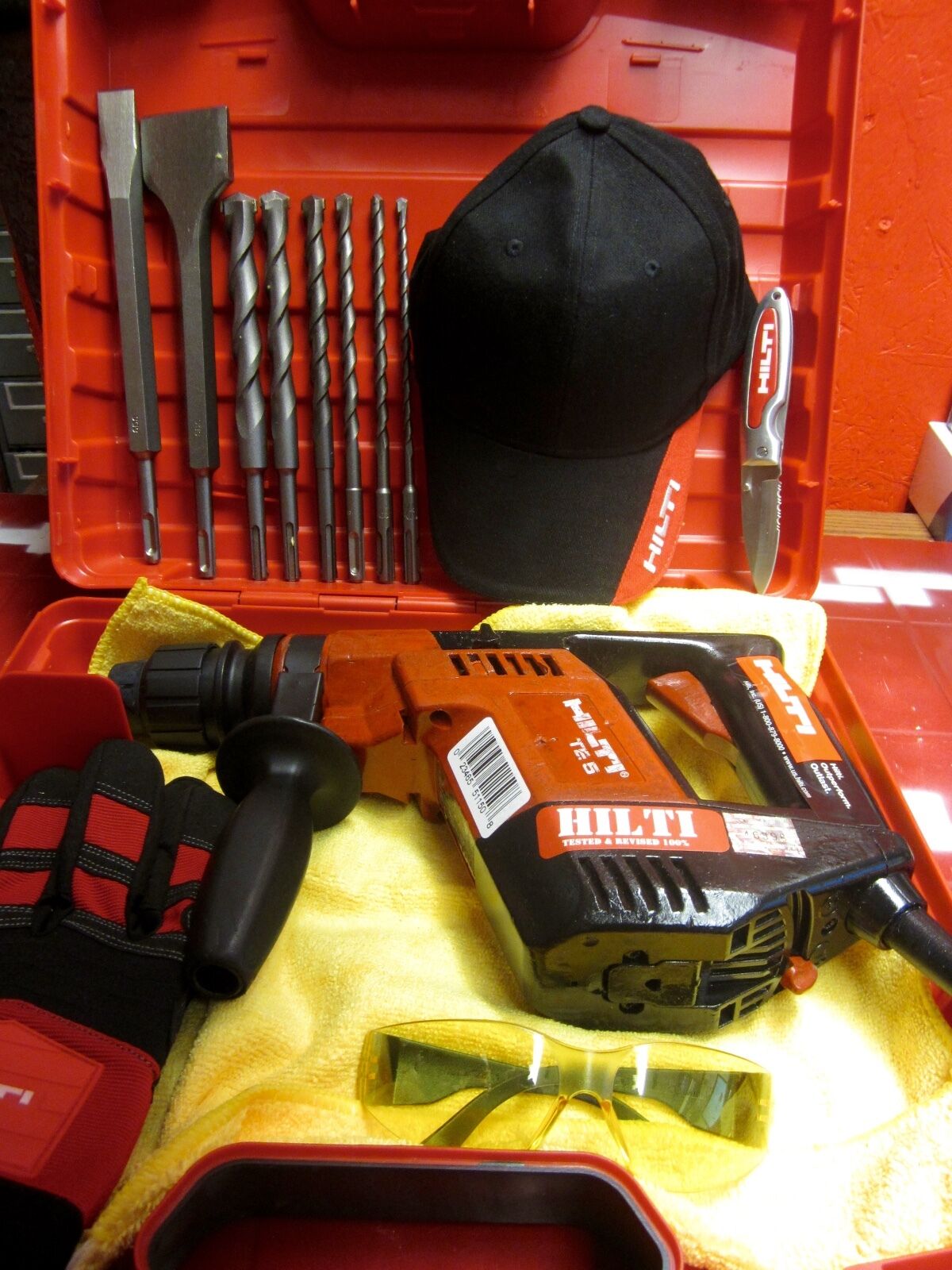 HILTI TE 5 HAMMER DRILL, STRONG, FREE DRILL BITS & CHISELS