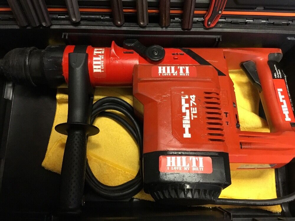 HILTI TE 74, PREOWNED, FREE GRINDER, BITS, A LOT OF EXTRAS,