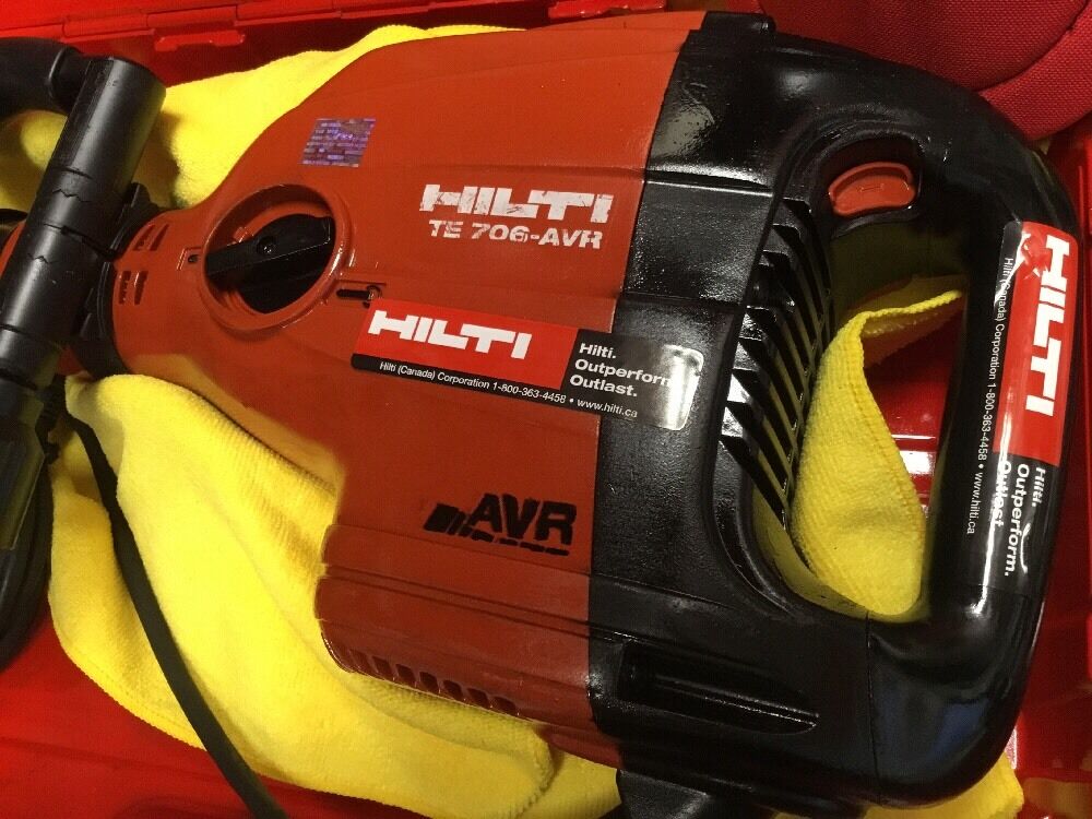 HILTI TE 706 BREAKER, PREOWNED, FREE KNIFE SET, CHISELS, EXTRAS