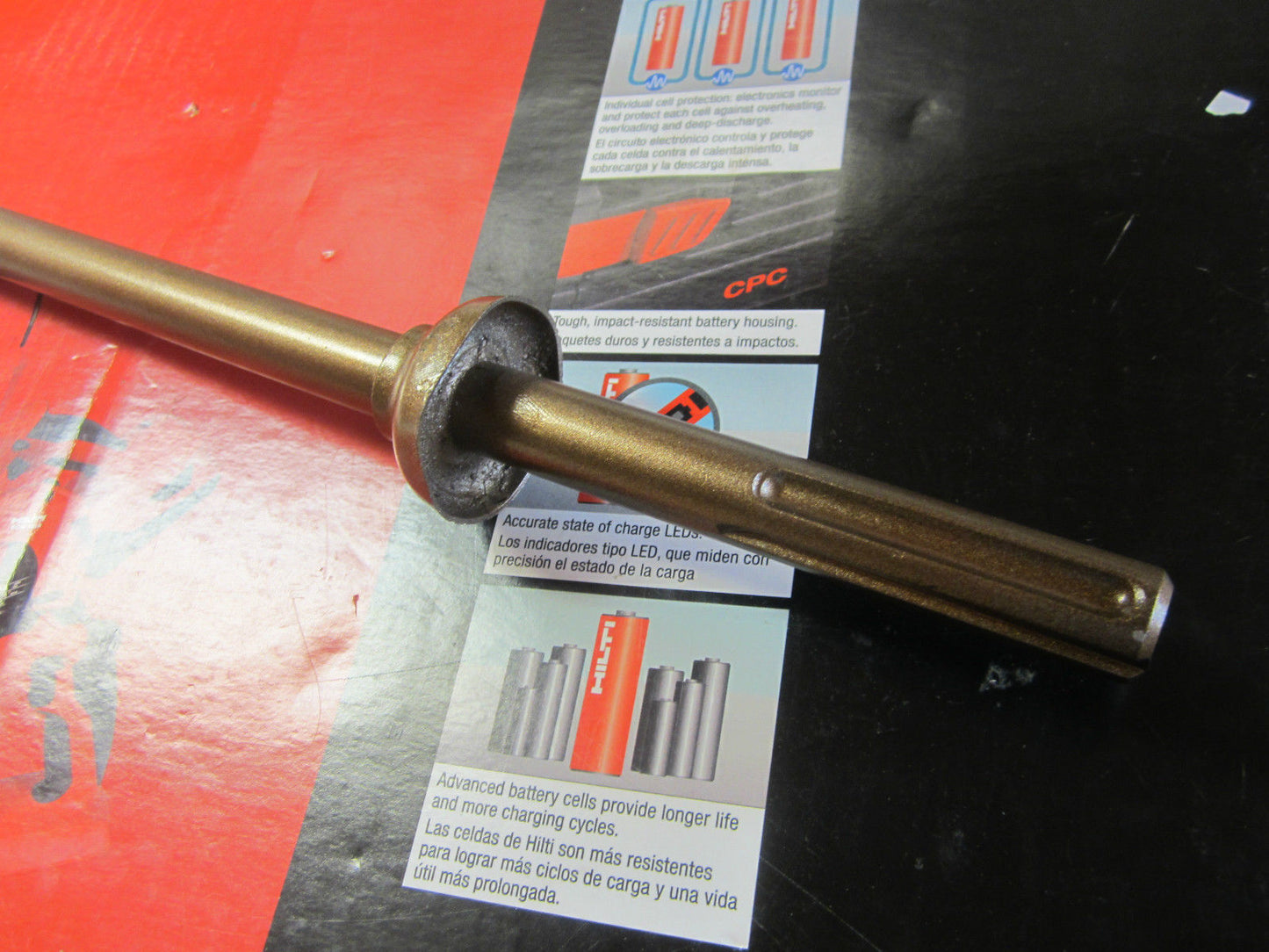 HILTI 19 IN. SELF-SHARPENING WIDE FLAT CHISEL SPM 12/50 PREOWNED,