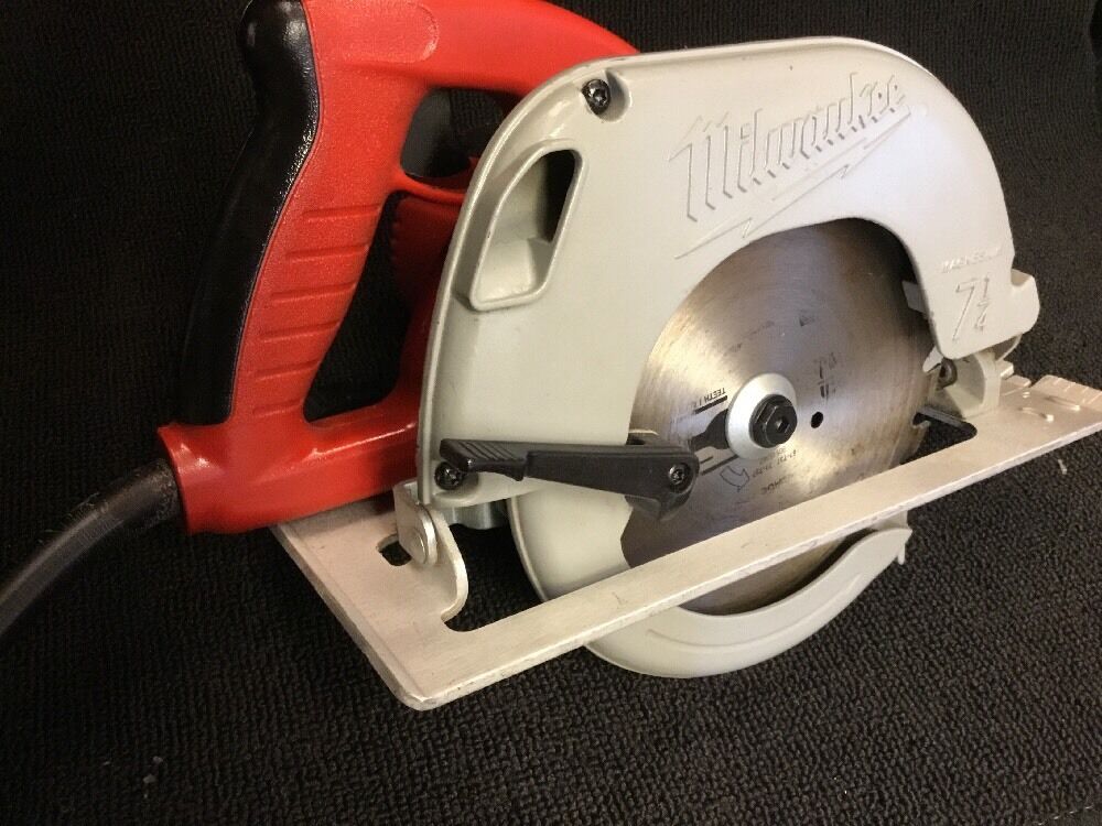 MILWAUKEE CIRCULAR SAW 7-1/4" PREOWNED, FREE ANGLE GRINDER AND EXTRAS, FAST SHIP