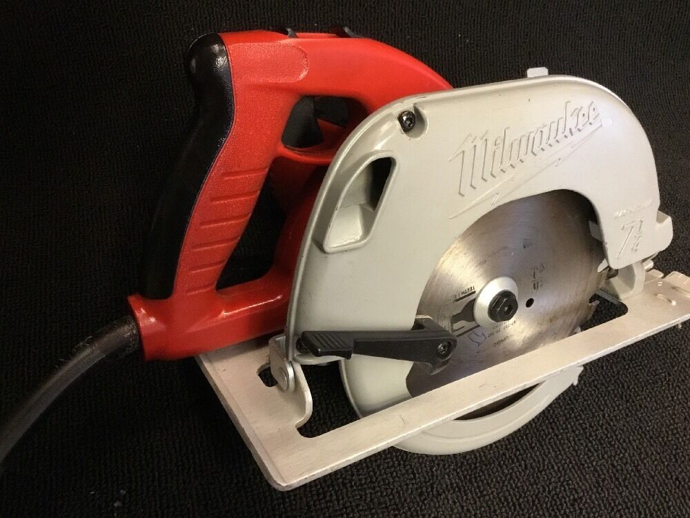 MILWAUKEE CIRCULAR SAW 7-1/4" PREOWNED, FREE ANGLE GRINDER AND EXTRAS, FAST SHIP