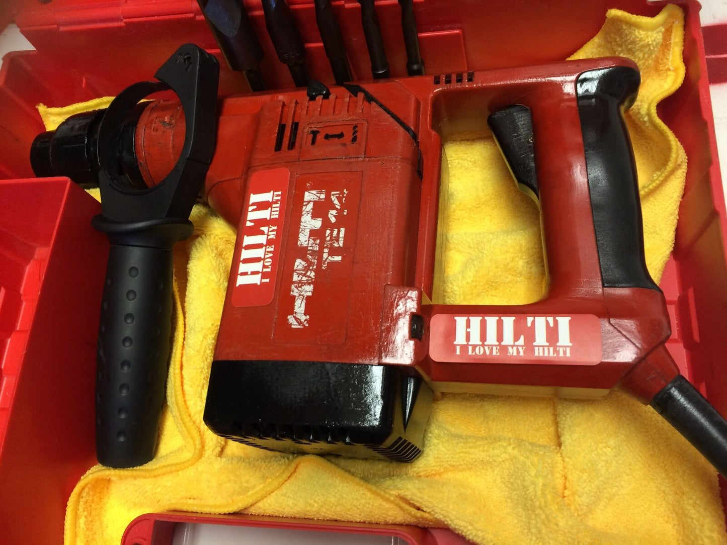 HILTI TE 14 PREOWNED, FREE BITS, CHISELS, HILTI HAT, EXTRAS