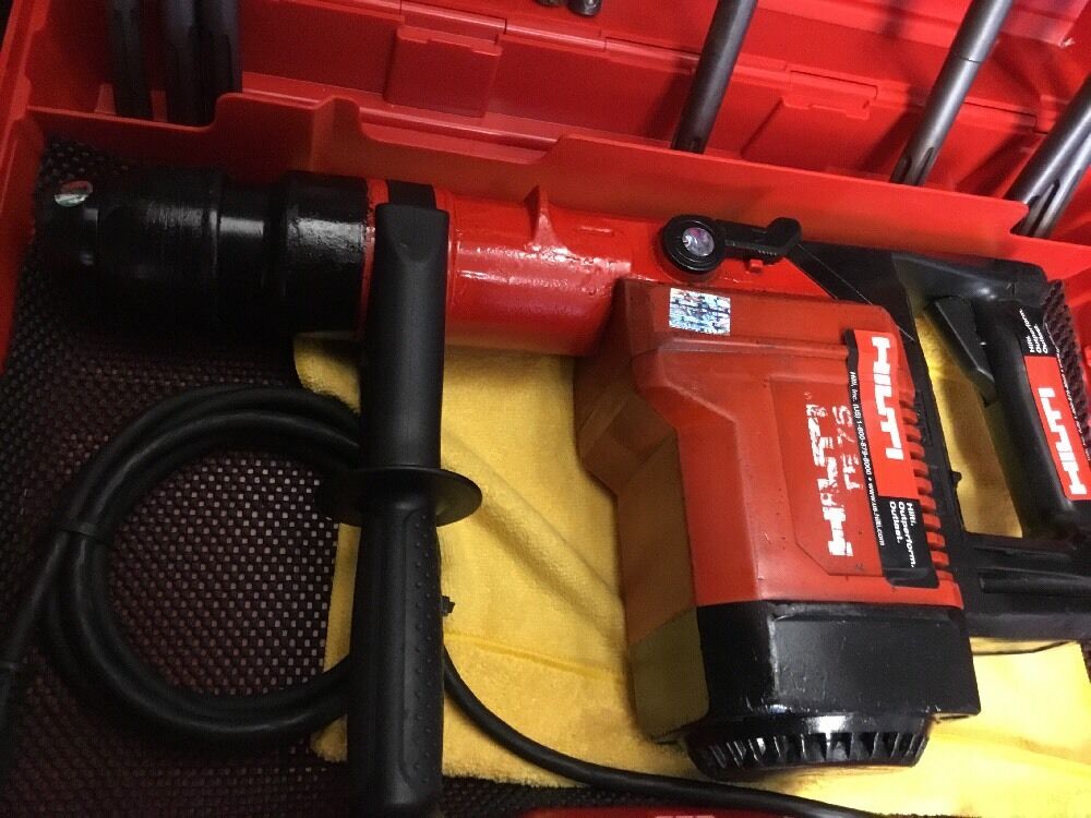 HILTI TE 75 HAMMER DRILL, PREOWNED, FREE GRINDER, A LOT OF EXTRAS