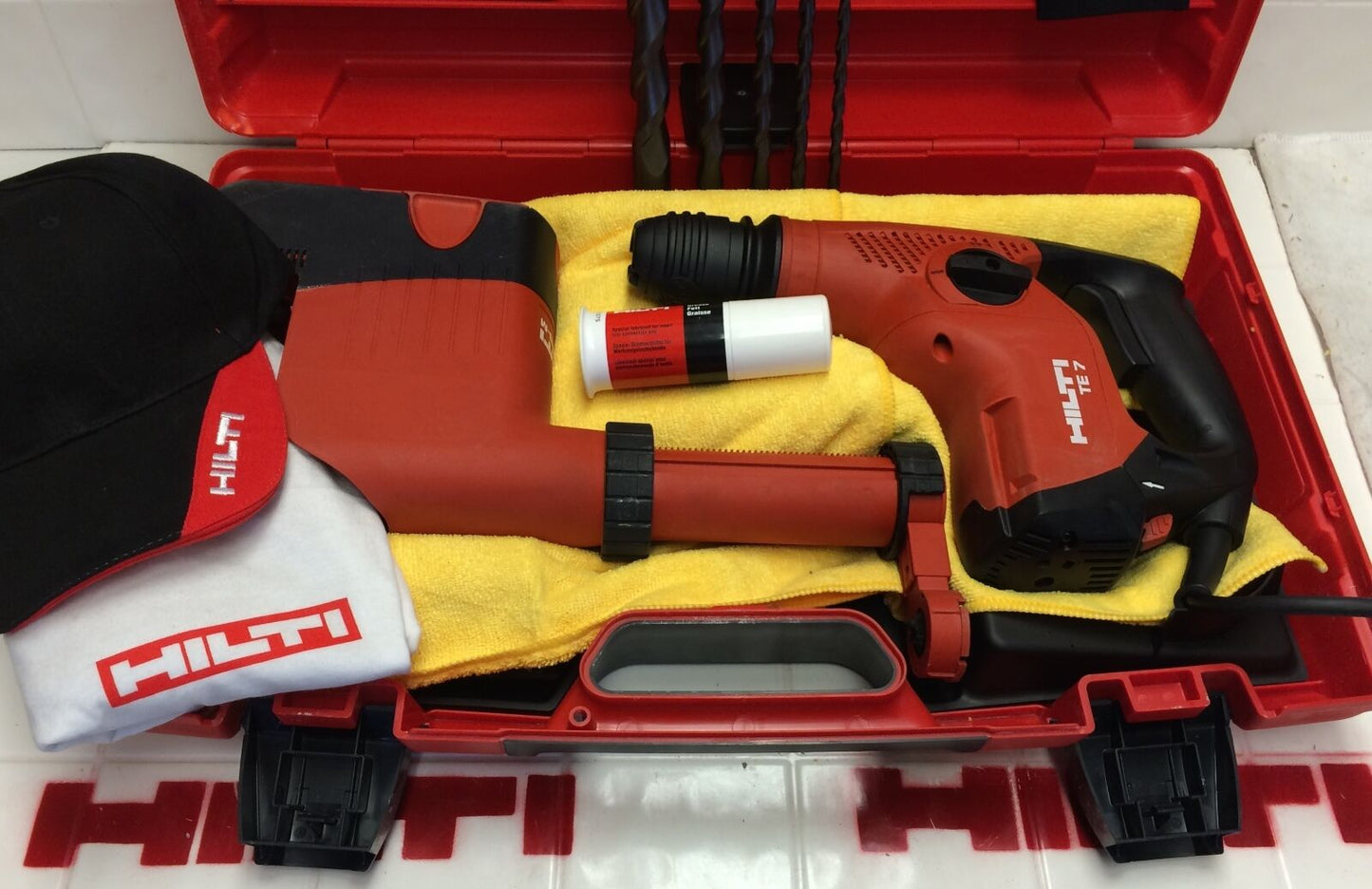 HILTI TE 7 WITH DUSTY REMOVAL SYSTEM, NEW, FREE TABLET, EXTRAS