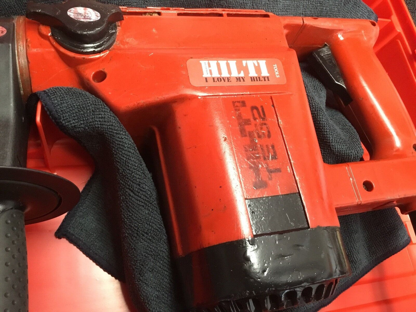 HILTI TE 52 HAMMER DRILL, PREOWNED, FREE CHISELS, BITS, EXTRAS, FAST SHIP