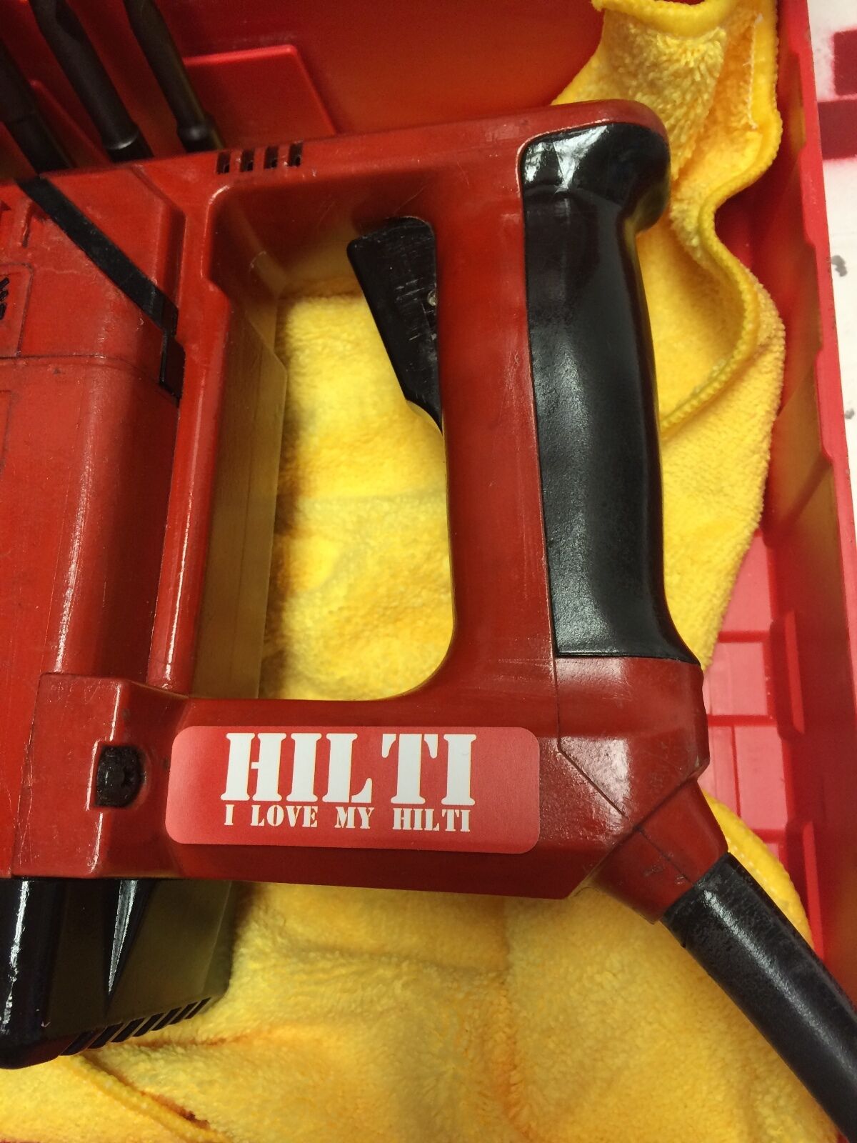 HILTI TE 14 PREOWNED, FREE BITS, CHISELS, HILTI HAT, EXTRAS