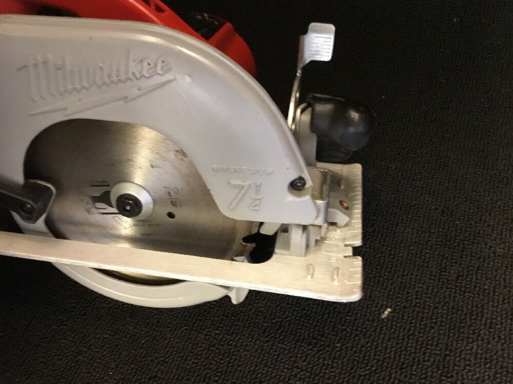 MILWAUKEE CIRCULAR SAW 7-1/4" PREOWNED, FREE ANGLE GRINDER AND EXTRAS, FAST SHIP