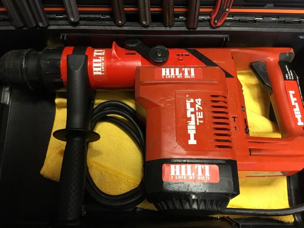 HILTI TE 74, PREOWNED, FREE GRINDER, BITS, A LOT OF EXTRAS,