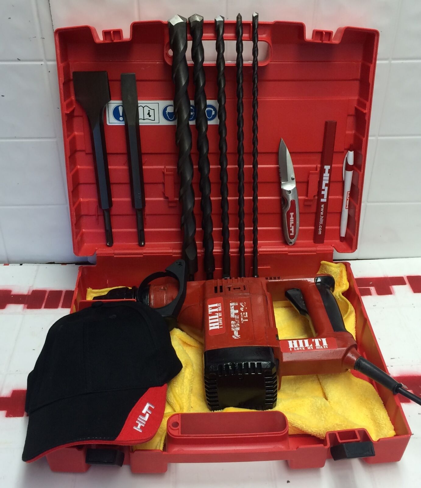 HILTI TE 14 PREOWNED, FREE BITS, CHISELS, HILTI HAT, EXTRAS