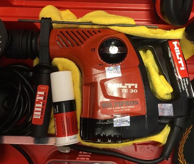 HILTI TE 30 ROTARY HAMMER DRILL,PREOWNED, GREAT CONDITION.