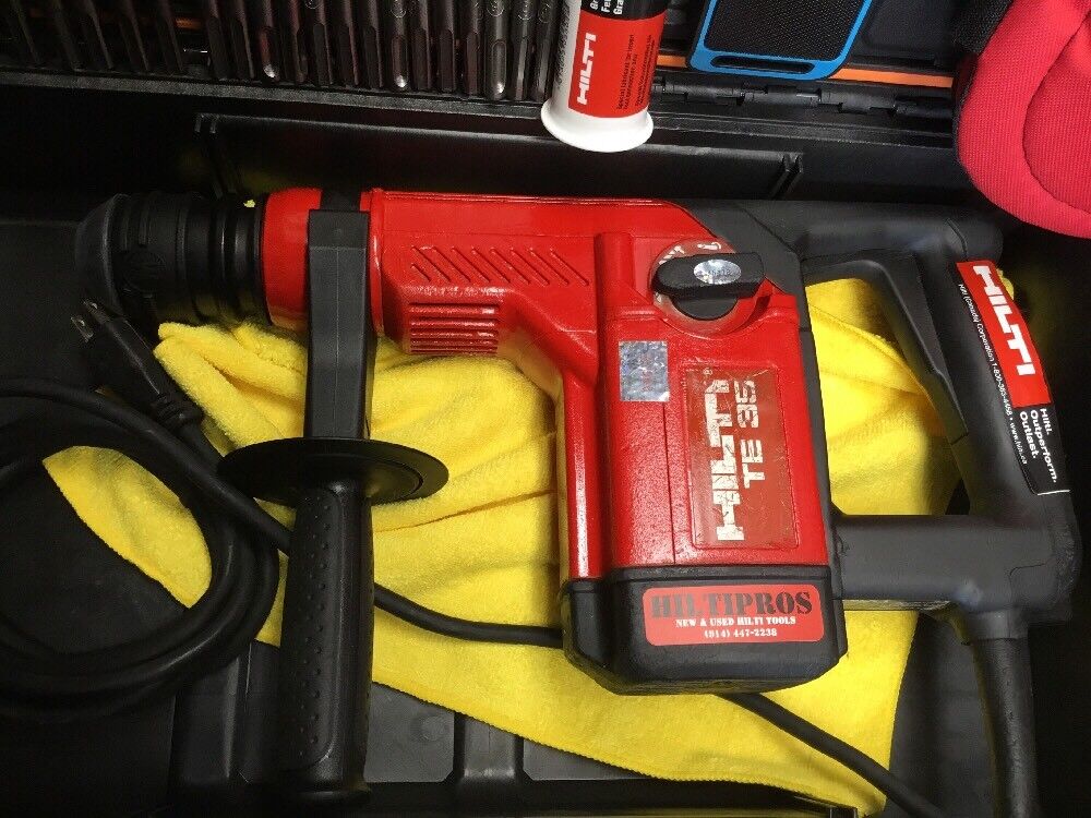 HILTI TE 35 HAMMER DRILL, PREOWNED, FREE SPEAKER,  BITS, EXTRAS