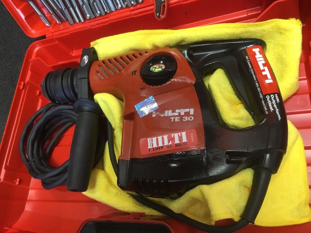 HILTI TE 30 HAMMER DRILL, PREOWNED, FREE TABLET, BITS, A LOT EXTRAS