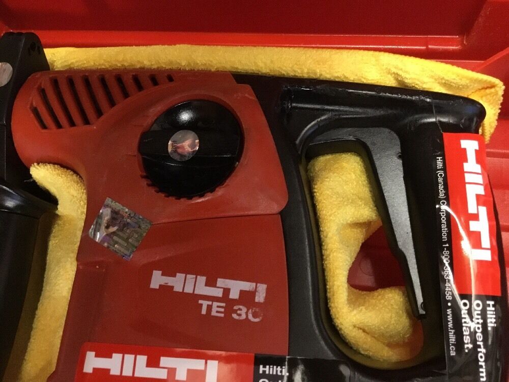 HILTI TE 30, PREOWNED , FREE ANGLE GRINDER, BITS, EXTRAS