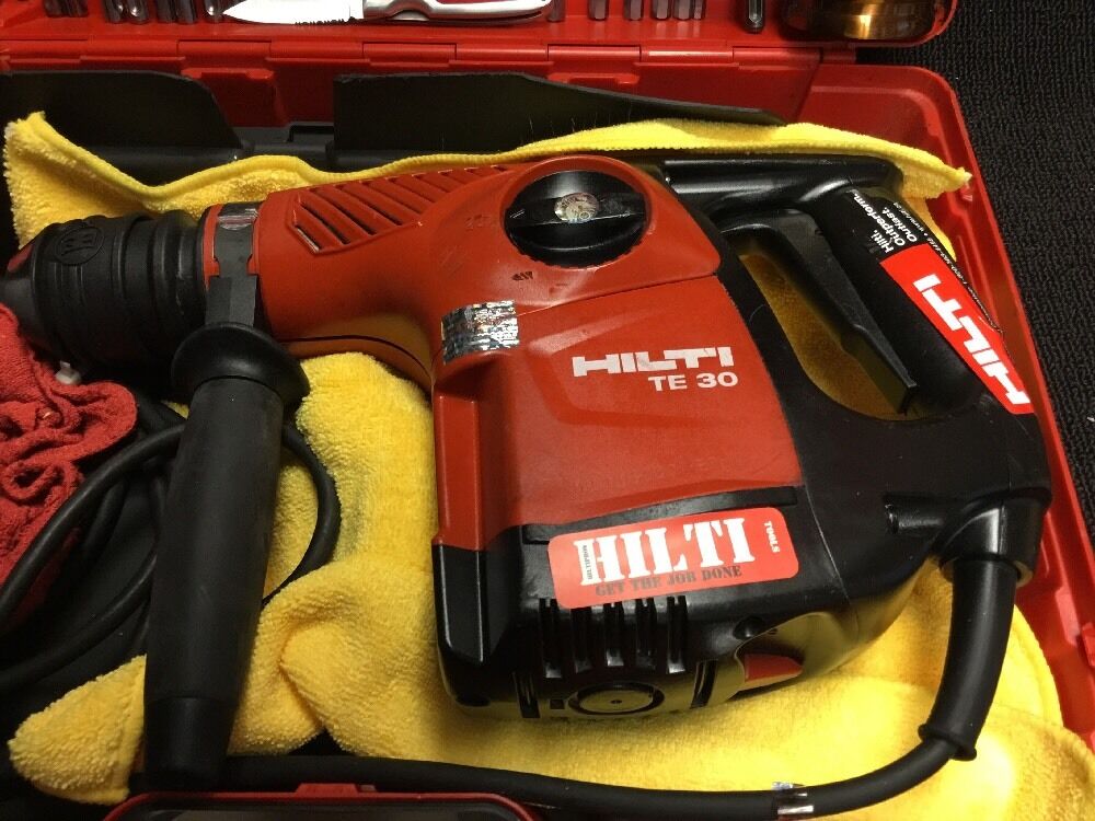 HILTI TE 30, PREOWNED, FREE THERMO BOTTLE, DRILL BITS, EXTRAS