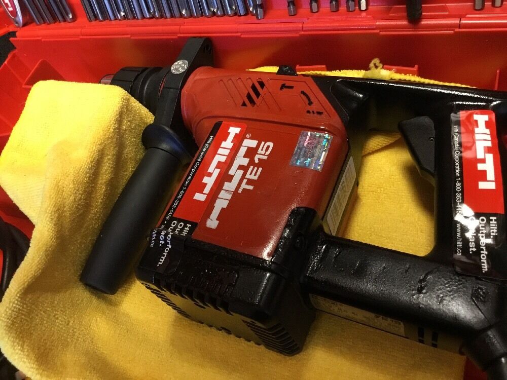 HILTI TE 15 HAMMER DRILL PREOWNED, FREE MUG, BITS, EXTRAS