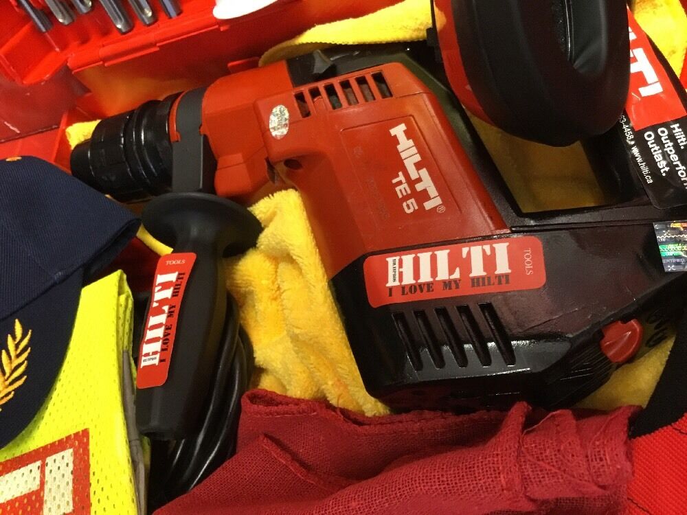 HILTI TE 5 HAMMER DRILL, FREE DRILL BITS AND EXTRAS