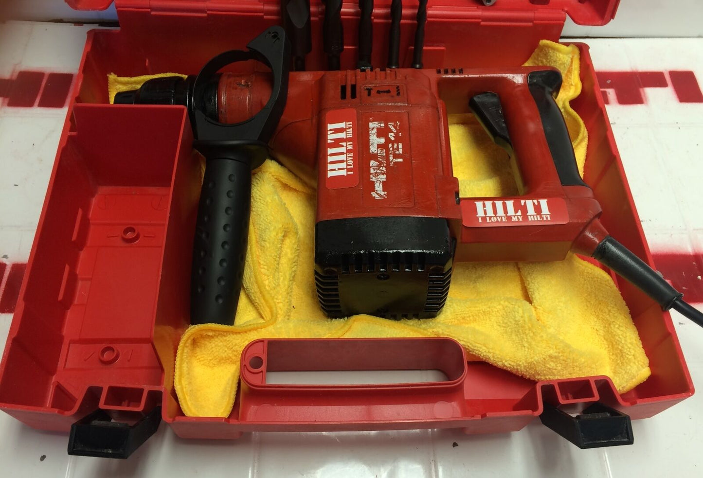 HILTI TE 14 PREOWNED, FREE BITS, CHISELS, HILTI HAT, EXTRAS