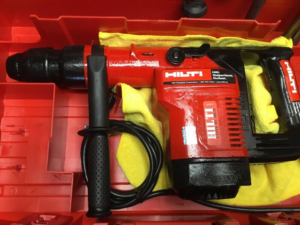 HILTI TE 74 HAMMER DRILL, PREOWNED, FREE SID 2-A, BITS, EXTRAS