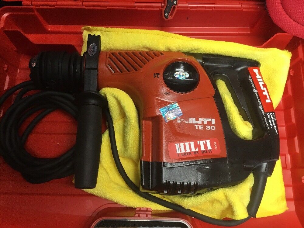 HILTI TE 30 HAMMER DRILL, PREOWNED, FREE TABLET, BITS, A LOT EXTRAS