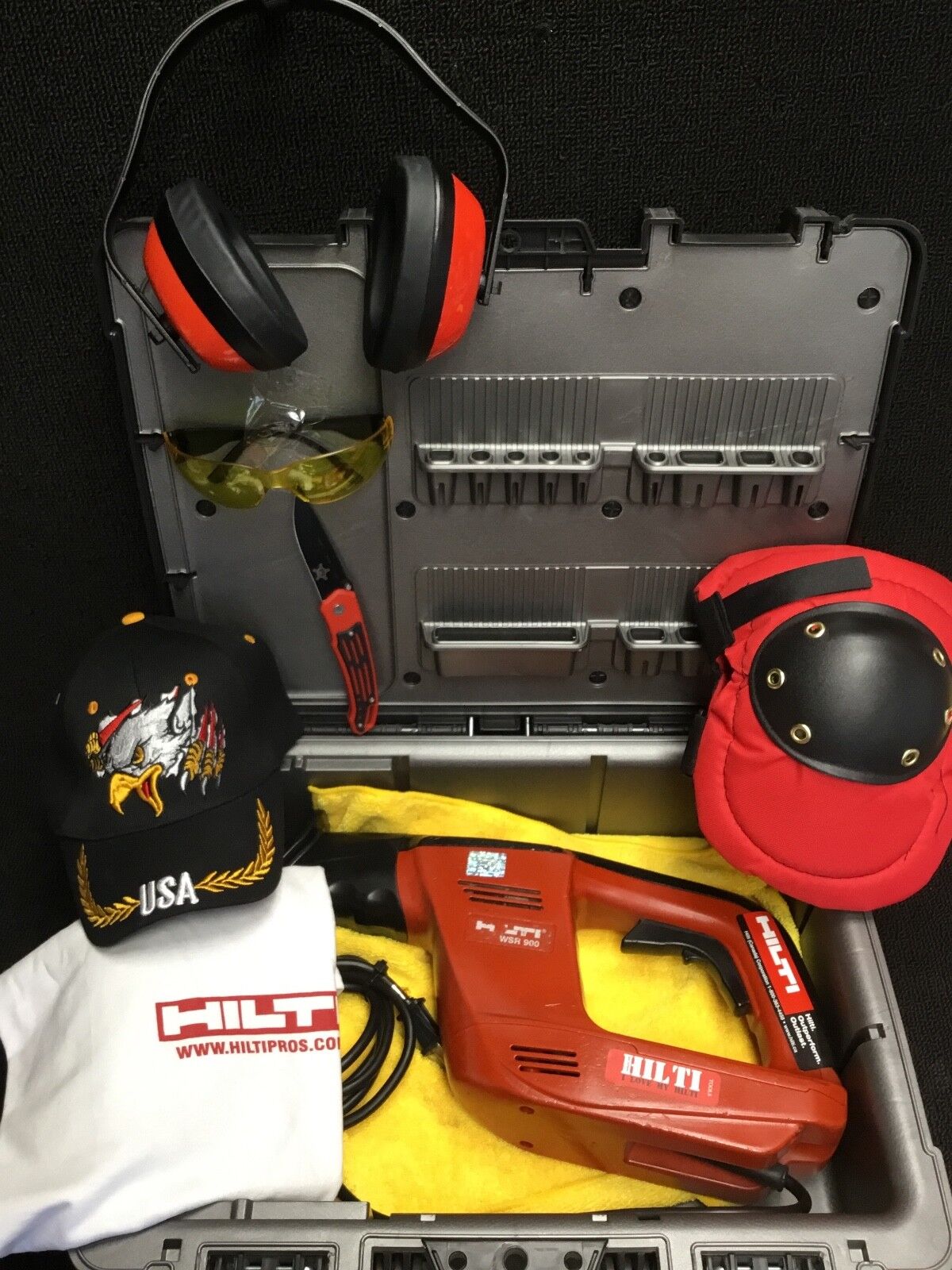 HILTI WSR 900 RECIPROCATING SAW, PREOWNED,W/ BLADES, EXTRAS, QUICK SHIP