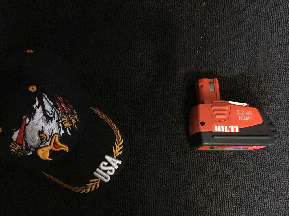 HILTI 12V BATTERY SFB 126 3.0AH, LIKENEW, FREE HAT,