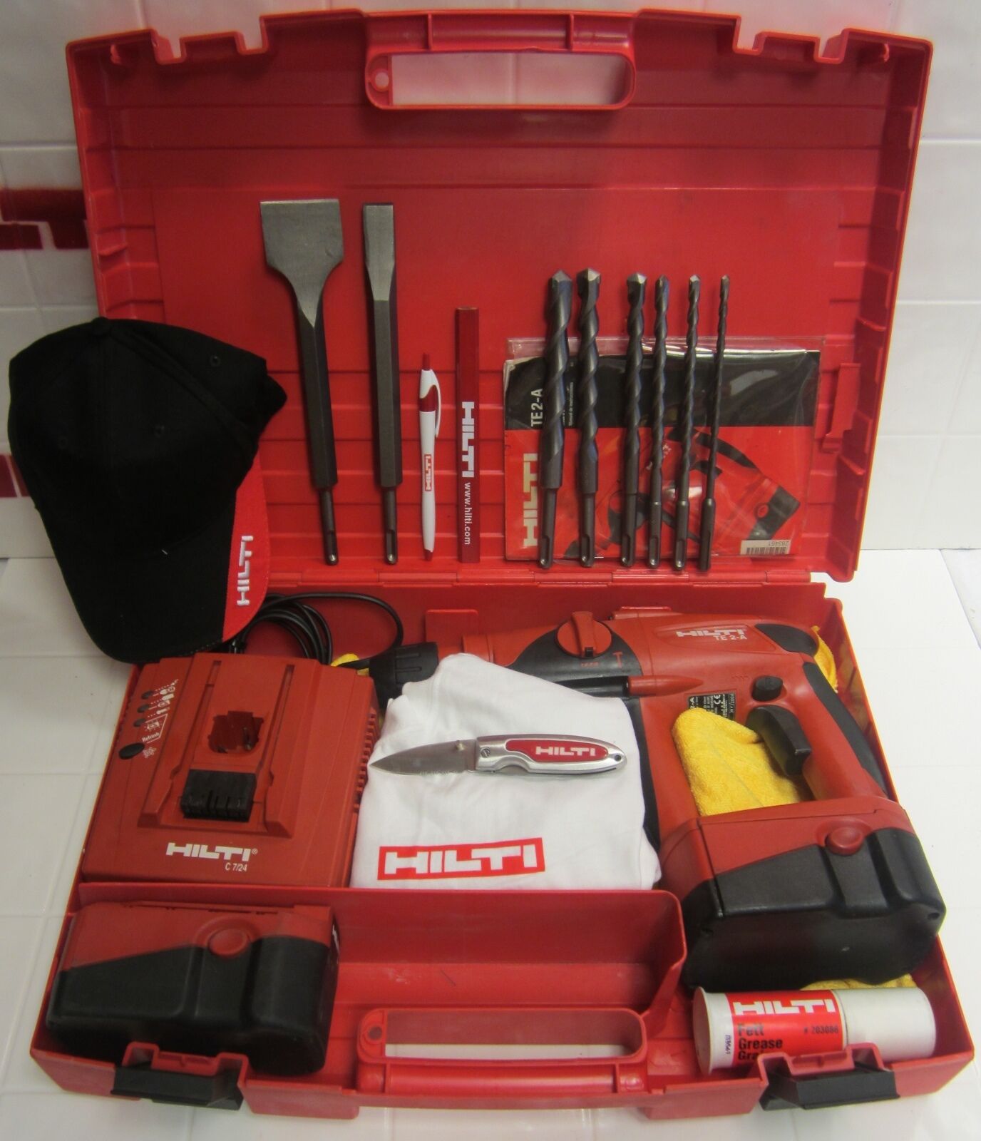 HILTI TE 2 A HAMMER DRILL, PREOWNED, ORIGINAL,FREE EXTRAS, STRONG