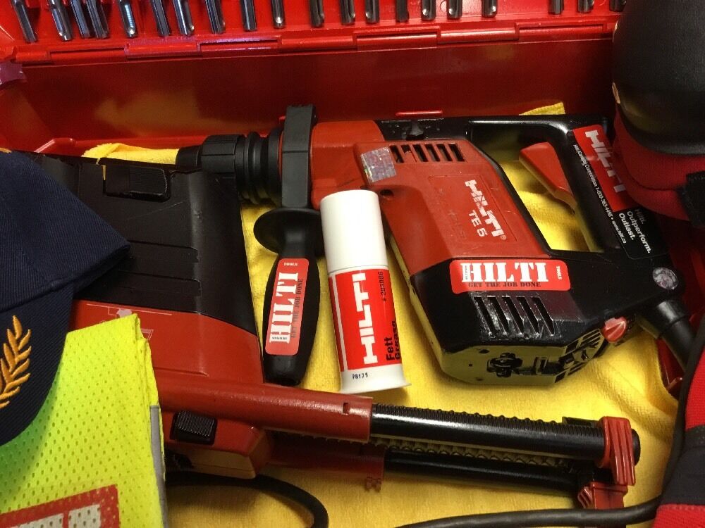 HILTI TE 5 HAMMER DRILL, W/ TE 5 DRS DUST, STRONG, FREE EXTRAS