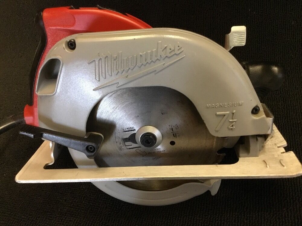 MILWAUKEE CIRCULAR SAW 7-1/4" PREOWNED, FREE ANGLE GRINDER AND EXTRAS, FAST SHIP