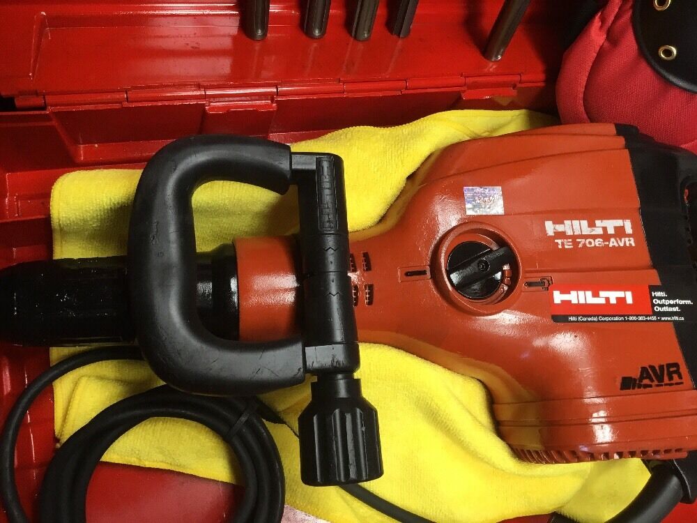 HILTI TE 706 BREAKER, PREOWNED, FREE KNIFE SET, CHISELS, EXTRAS