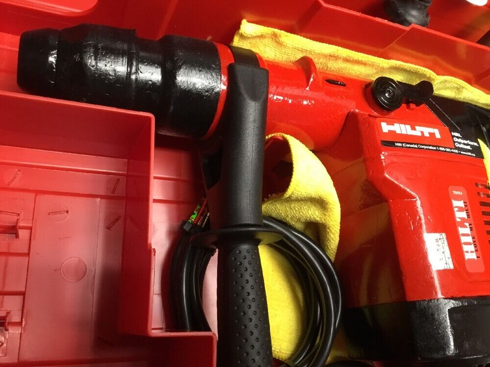 HILTI TE 74 HAMMER DRILL, PREOWNED, FREE SID 2-A, BITS, EXTRAS