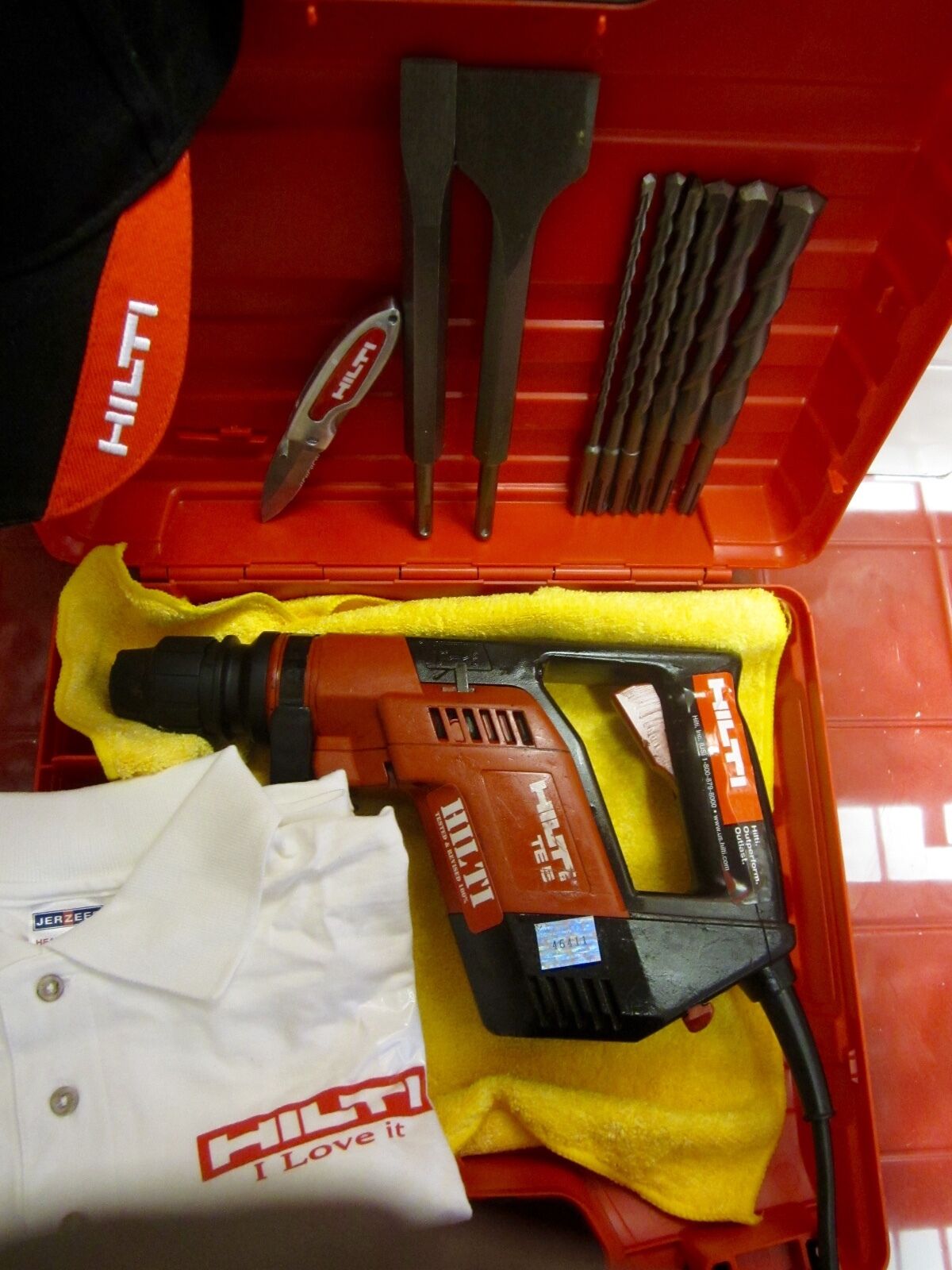 HILTI TE 5 HAMMER DRILL, STRONG, FREE DRILL BITS & CHISELS