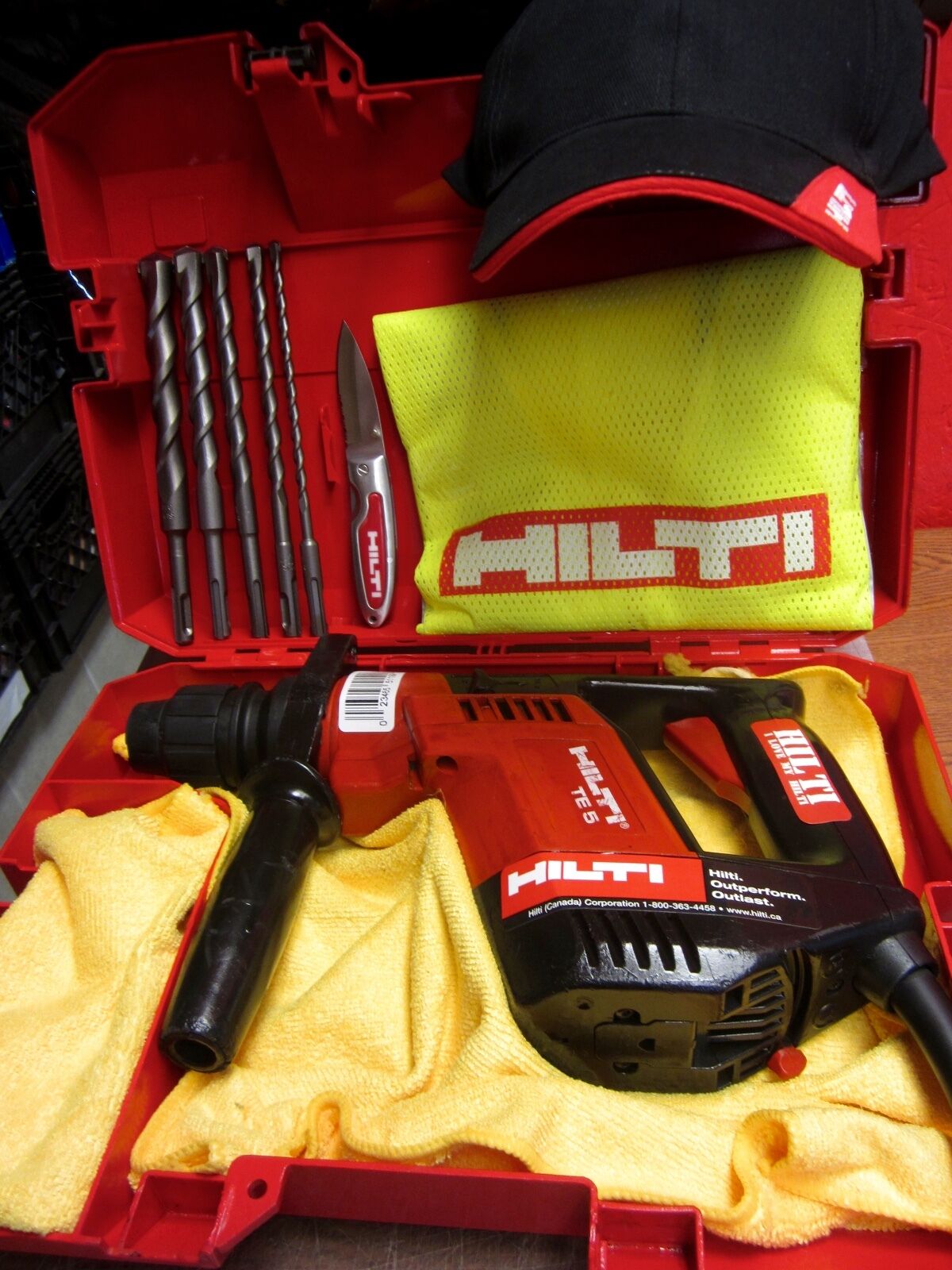 HILTI TE 5 PREOWNED, ORIGINAL, STRONG, DURABLE, FREE BITS, HILTI VEST