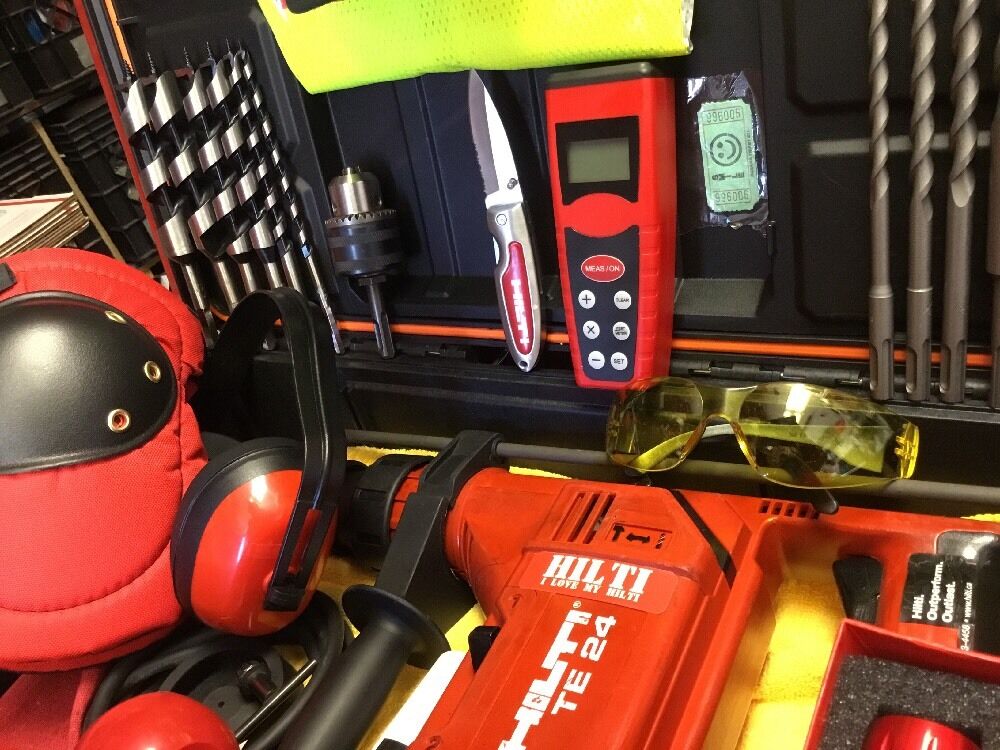 HILTI TE 24 , PREOWNED EXCELLENT CONDITION Free Bits Knife Hat Laser Vest