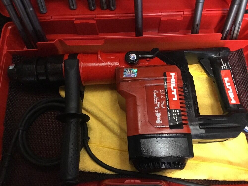 HILTI TE 75 HAMMER DRILL, PREOWNED, FREE GRINDER, A LOT OF EXTRAS