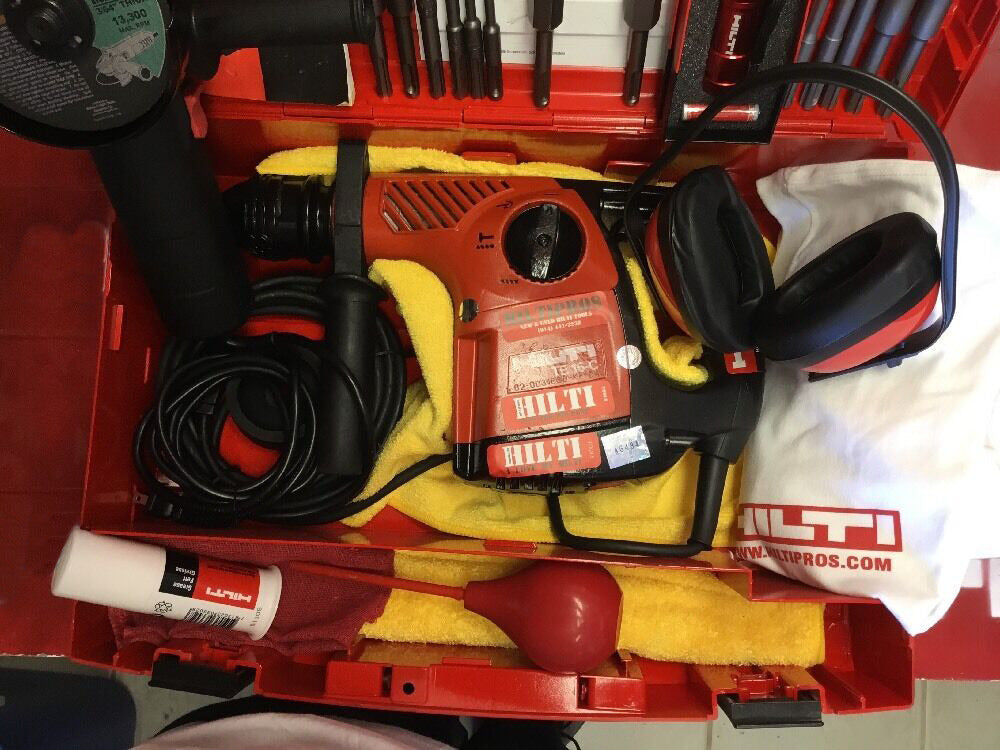 HILTI TE 16C DRILL, EXCELLENT CONDITION, WITH COMPLETE BITS SET,