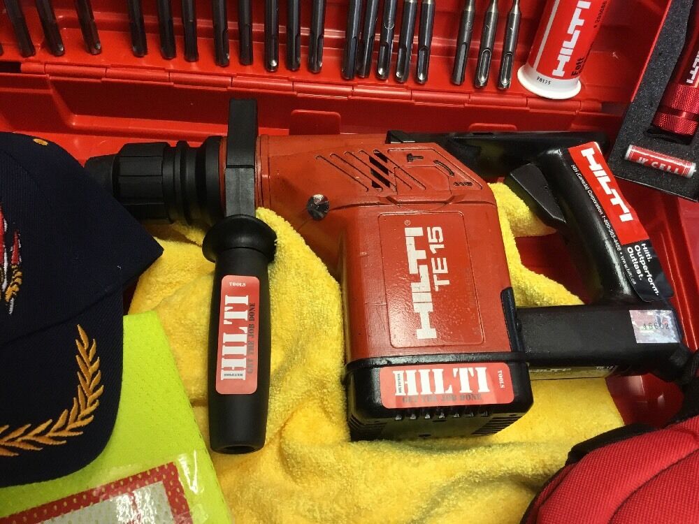 HILTI TE 15 HAMMER DRILL, FREE EXTRAS